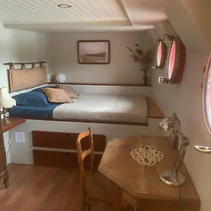 https://peniche-odilia.fr-provencehotel.com