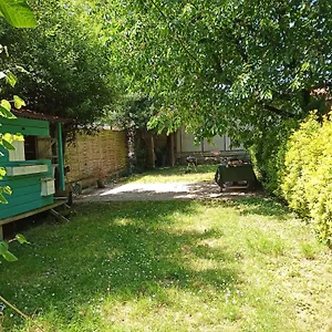 Studio Avec Jardin Privatif, Proche Paris Et Aeroport Choisy-le-Roi